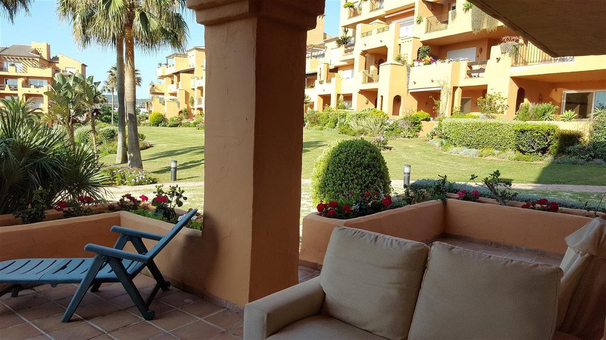 2 Bed Ground Floor Apartment in La Duquesa