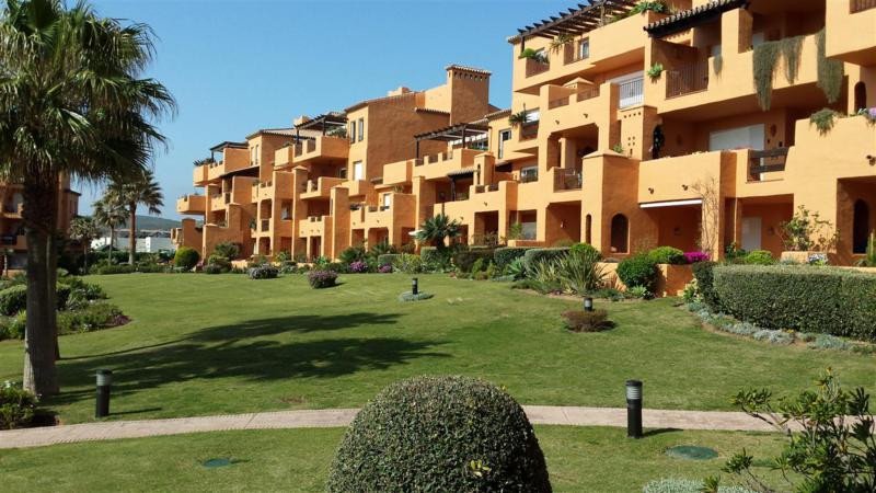 2 Bed Ground Floor Apartment in La Duquesa