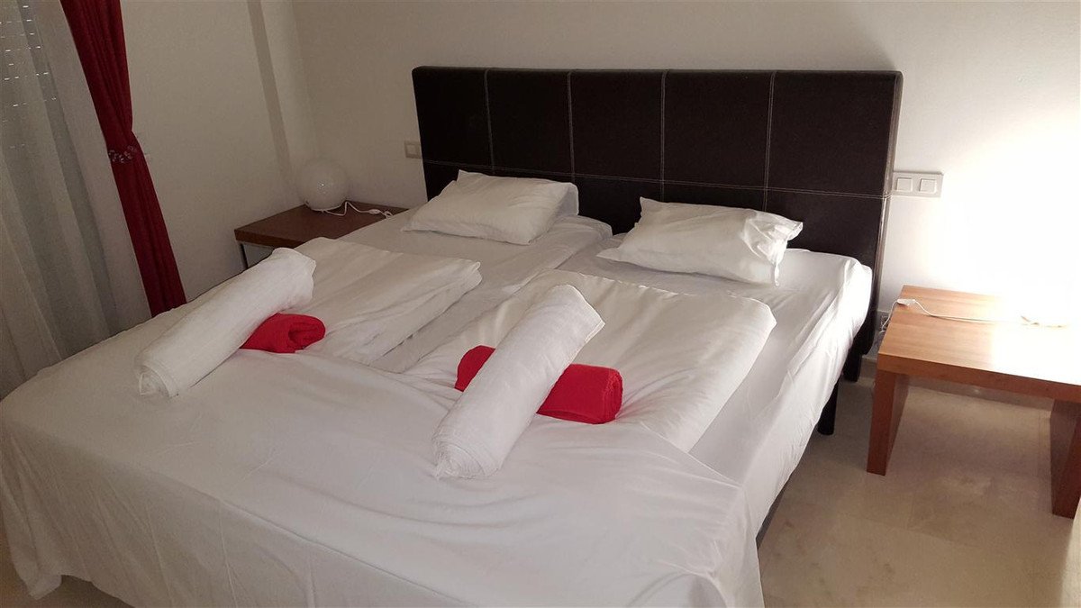 2 Bed Ground Floor Apartment in La Duquesa
