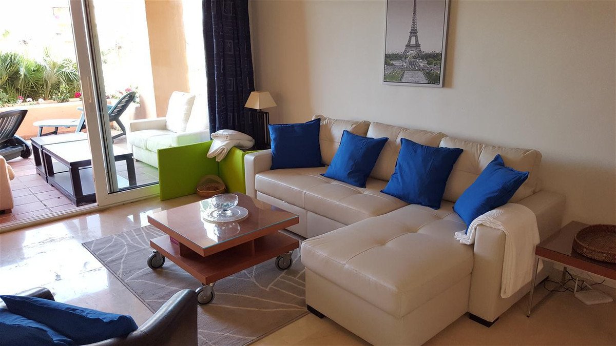 2 Bed Ground Floor Apartment in La Duquesa