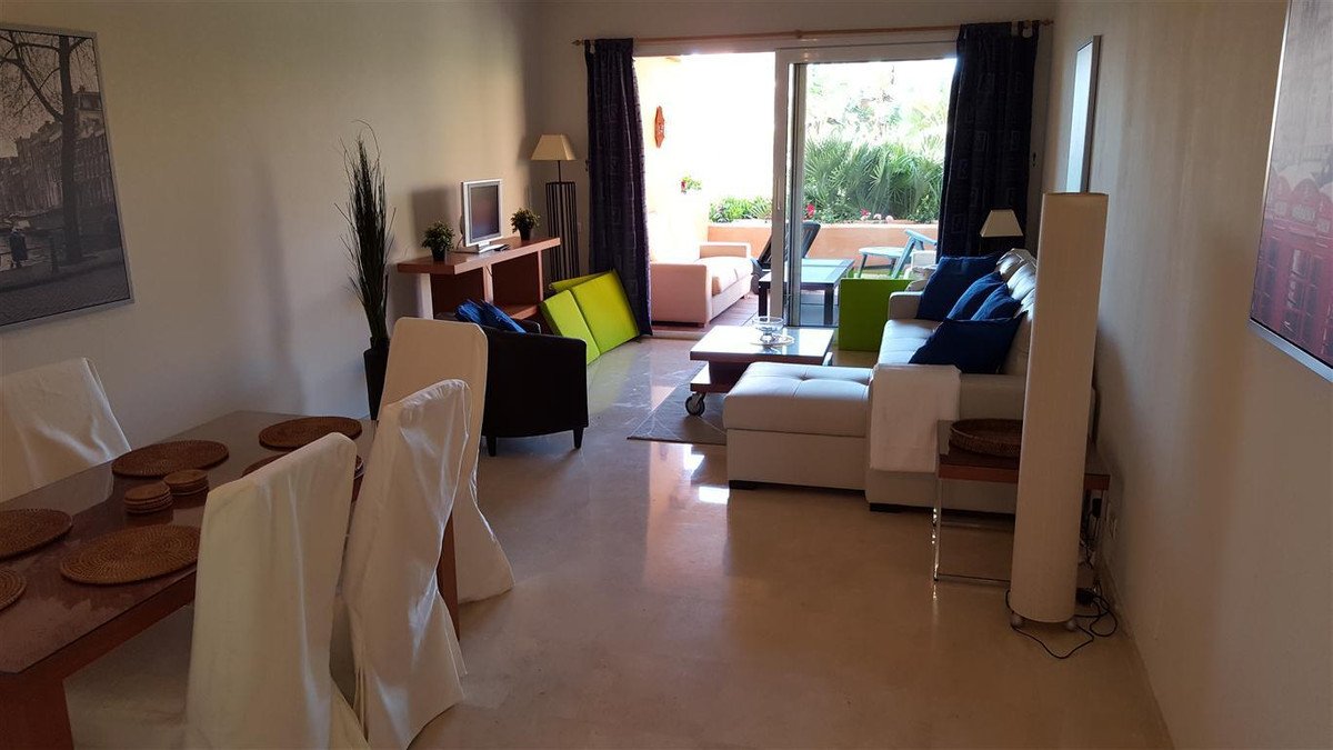 2 Bed Ground Floor Apartment in La Duquesa