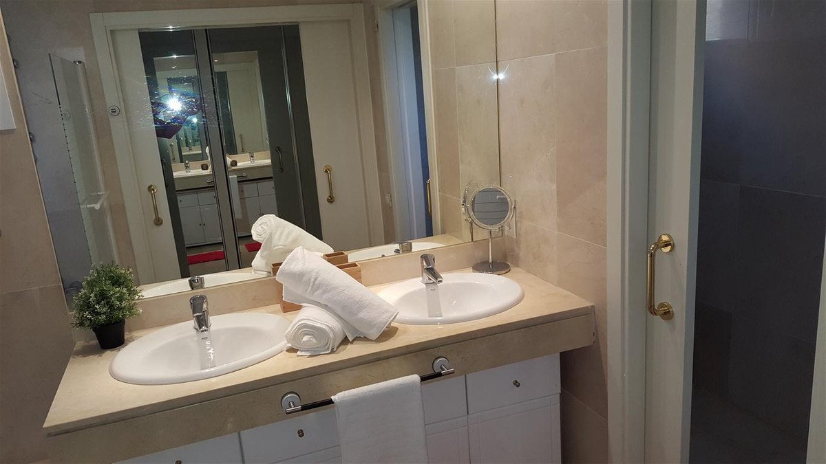 2 Bed Ground Floor Apartment in La Duquesa