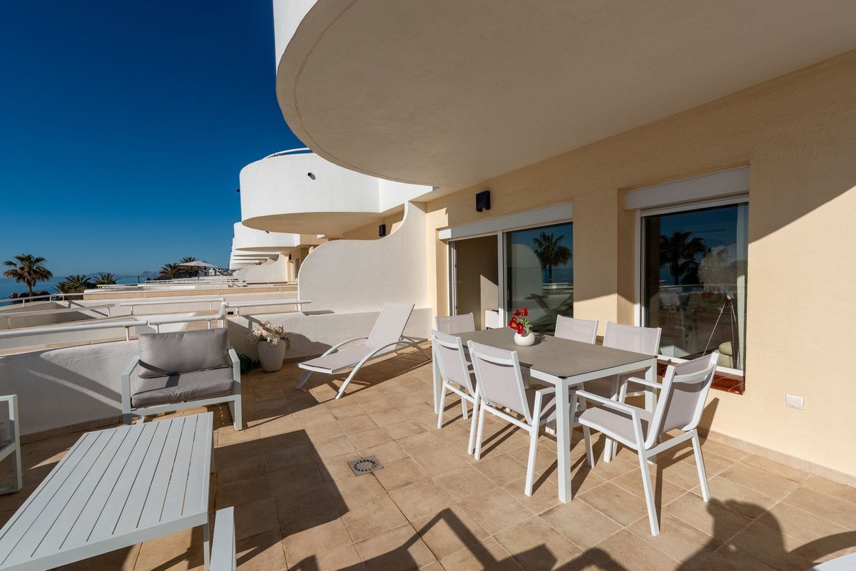 2 Bed Ground Floor Apartment in Estepona