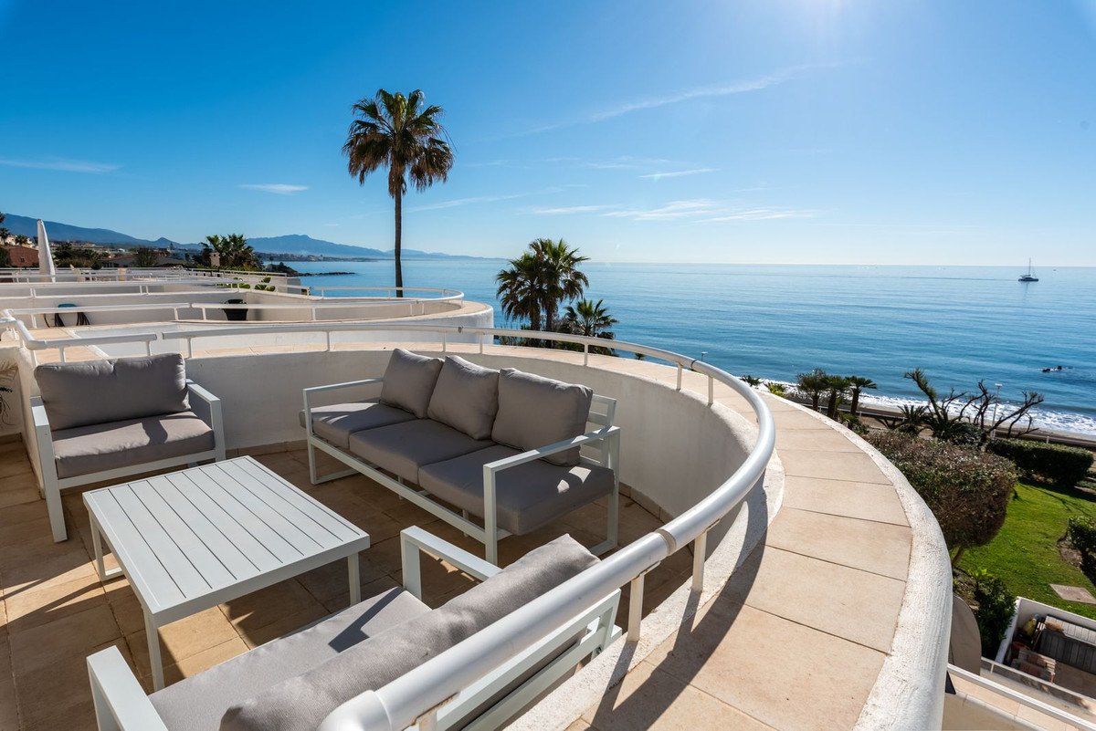 2 Bed Ground Floor Apartment in Estepona