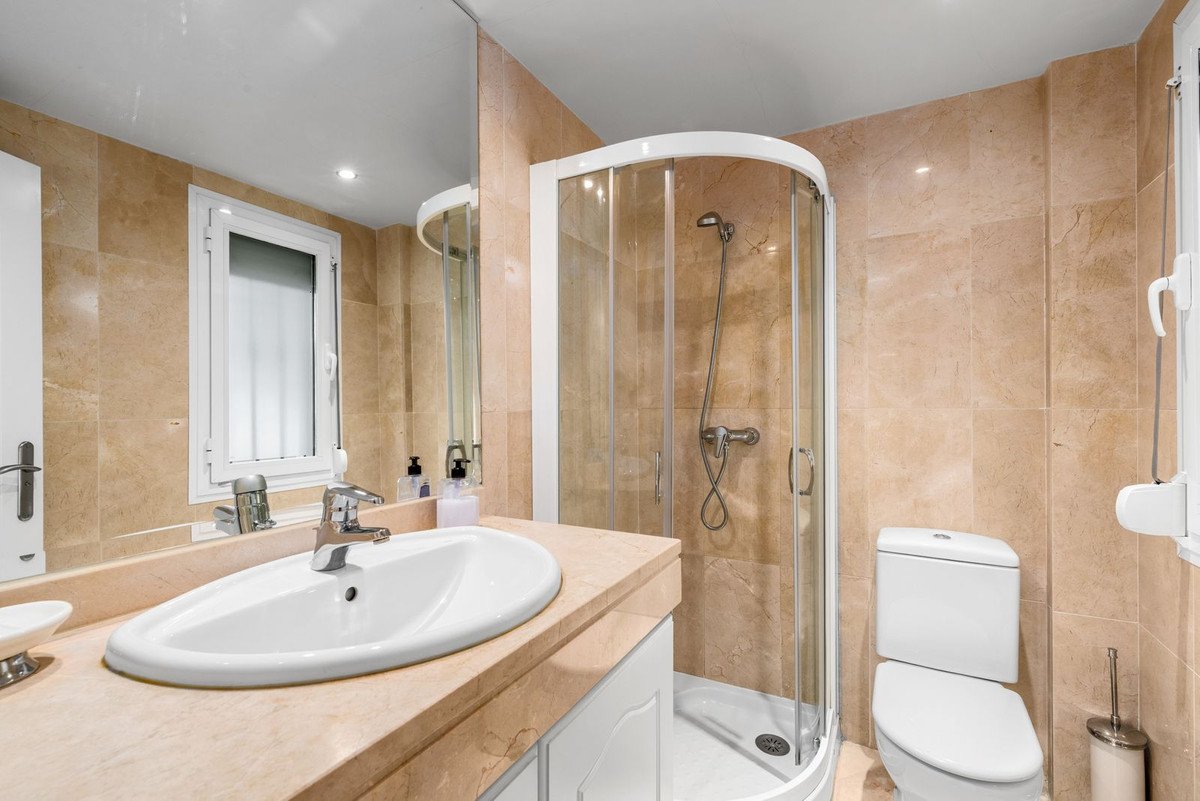 2 Bed Ground Floor Apartment in Estepona