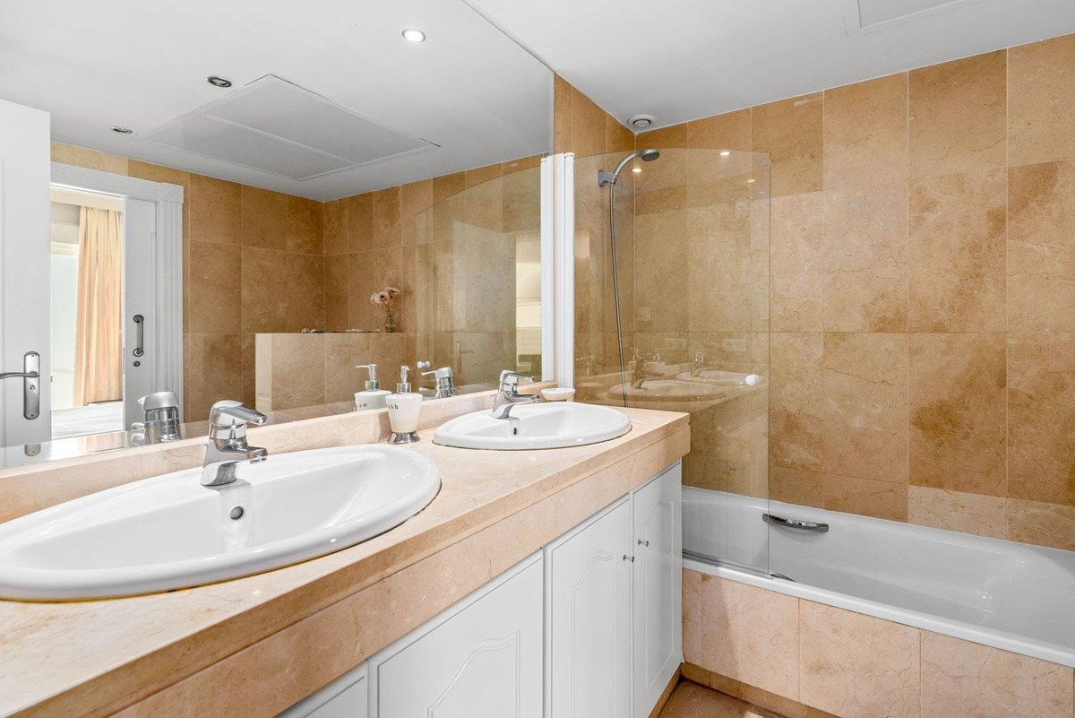2 Bed Ground Floor Apartment in Estepona