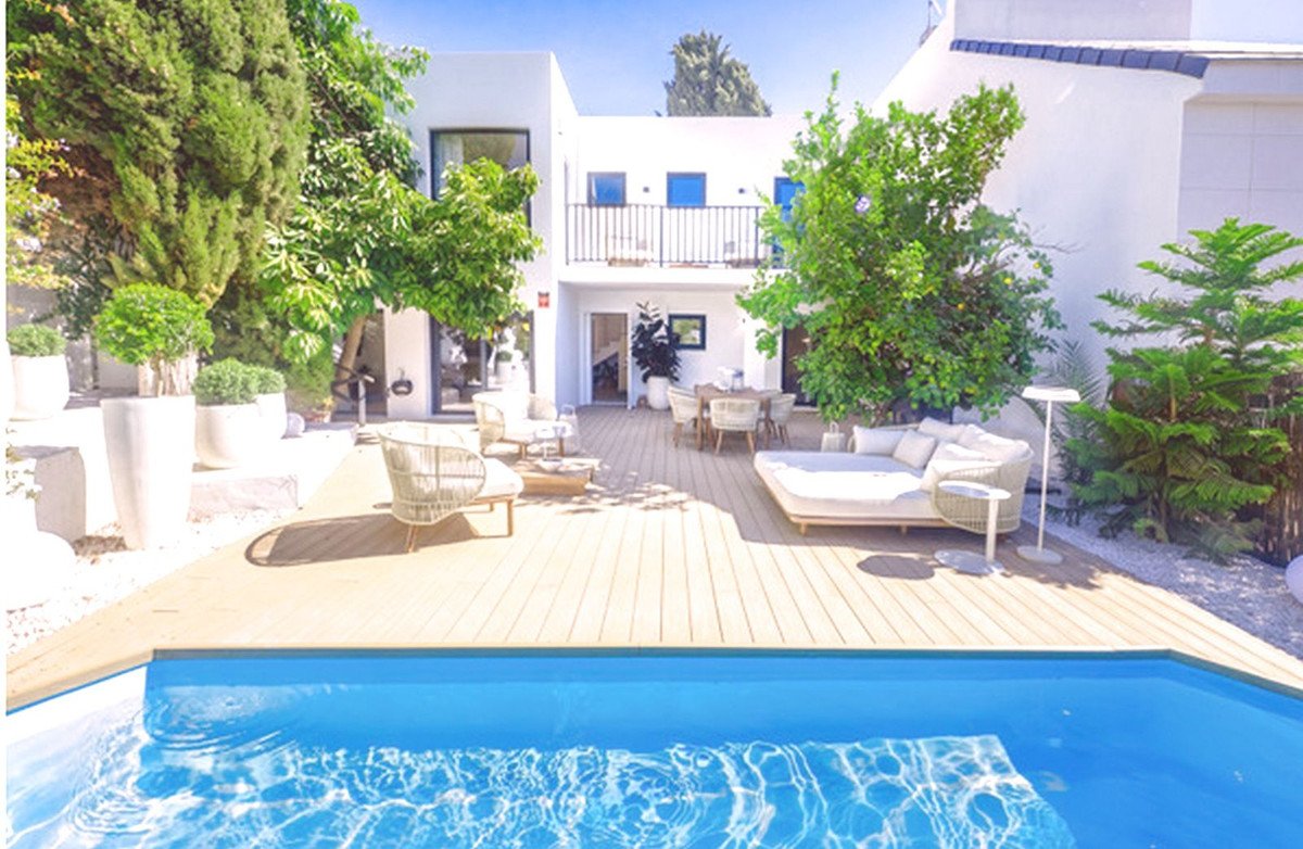 4 Bed Semi-Detached House in Los Pacos