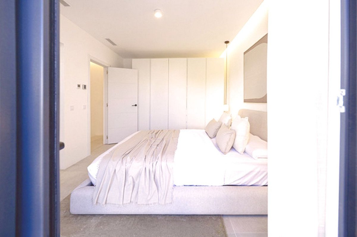 4 Bed Semi-Detached House in Los Pacos