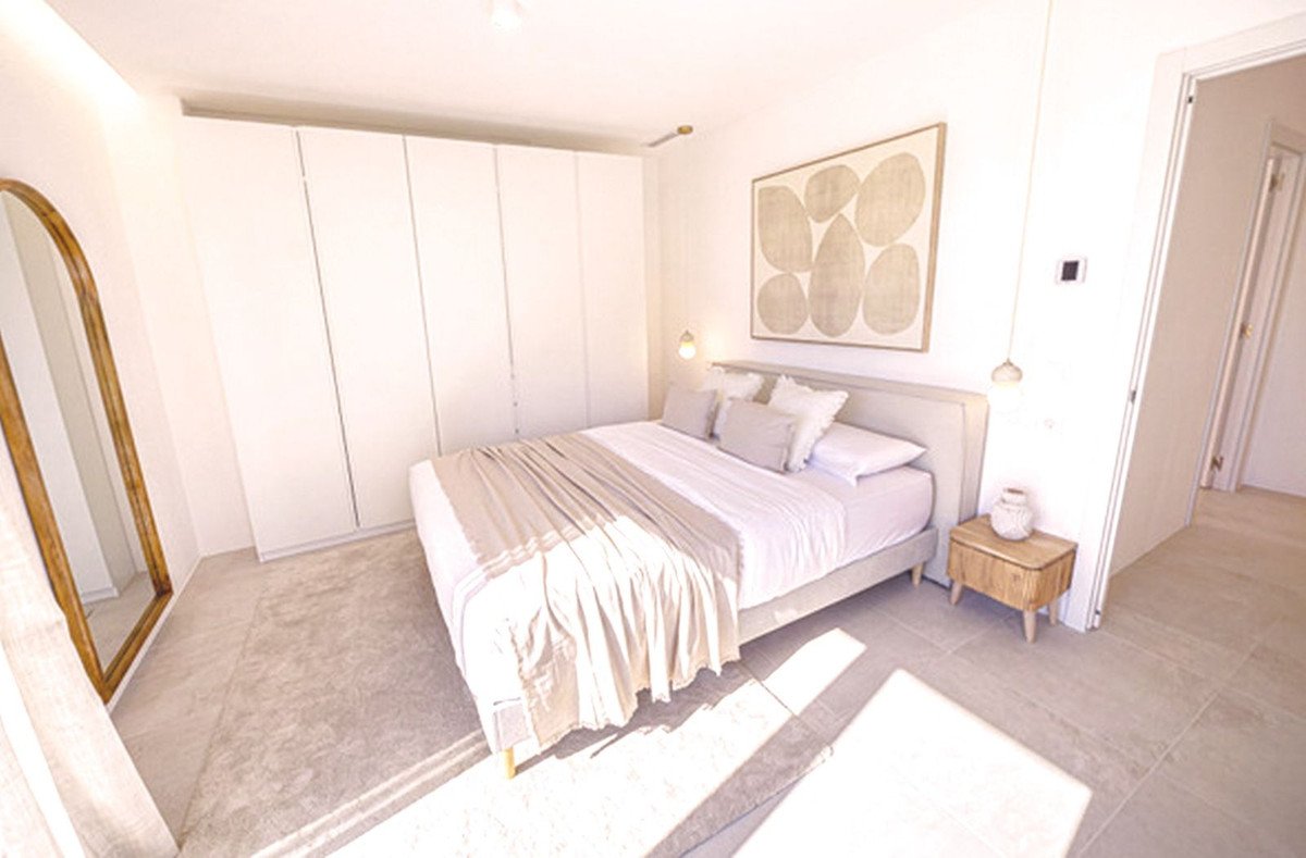 4 Bed Semi-Detached House in Los Pacos