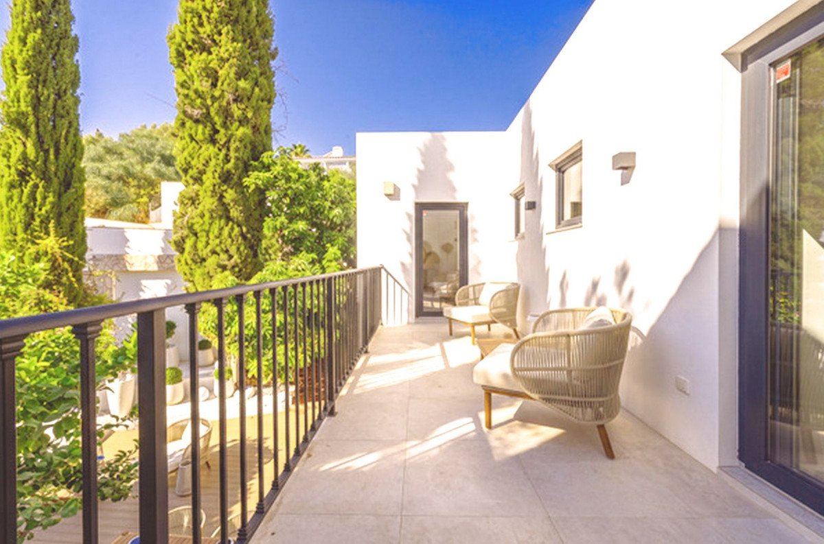 4 Bed Semi-Detached House in Los Pacos