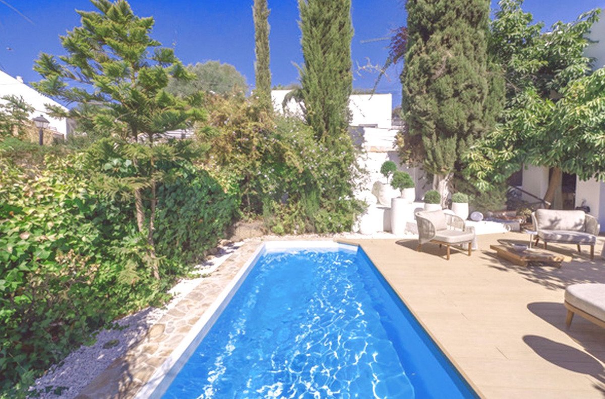 4 Bed Semi-Detached House in Los Pacos