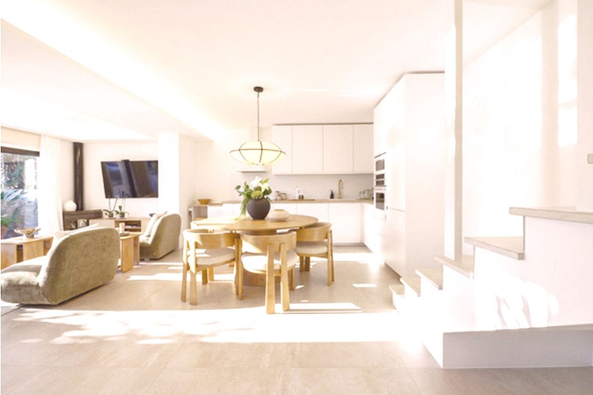 4 Bed Semi-Detached House in Los Pacos