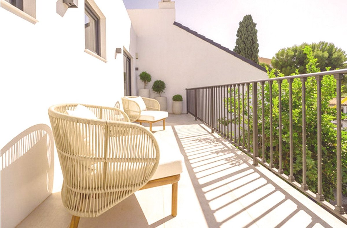 4 Bed Semi-Detached House in Los Pacos