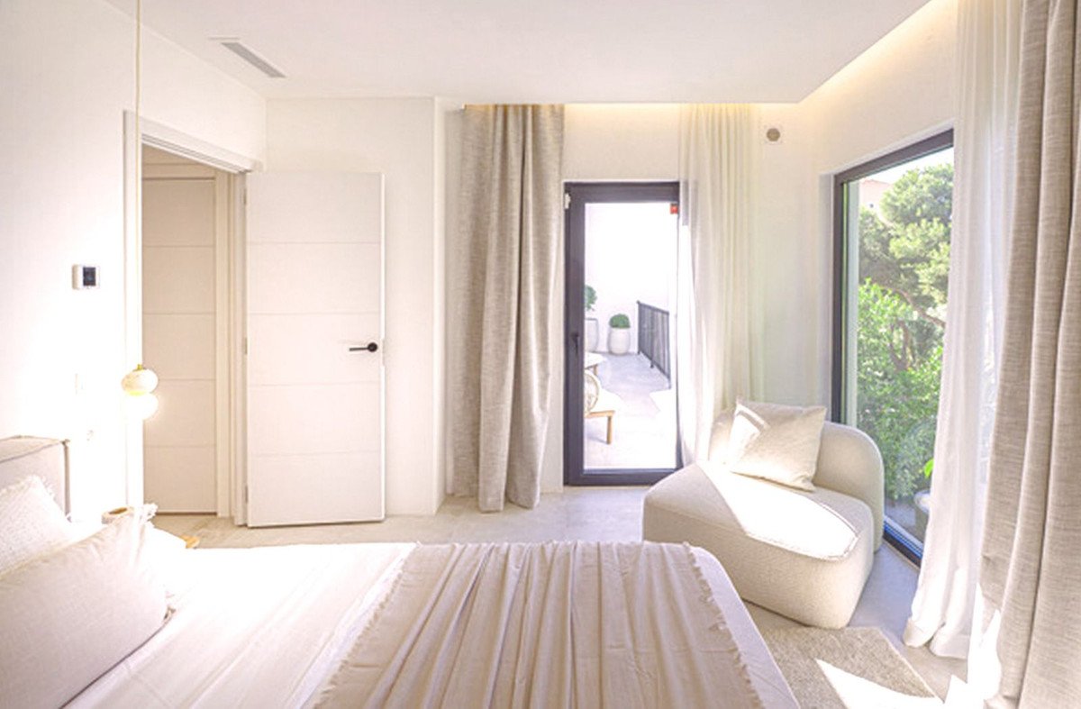4 Bed Semi-Detached House in Los Pacos