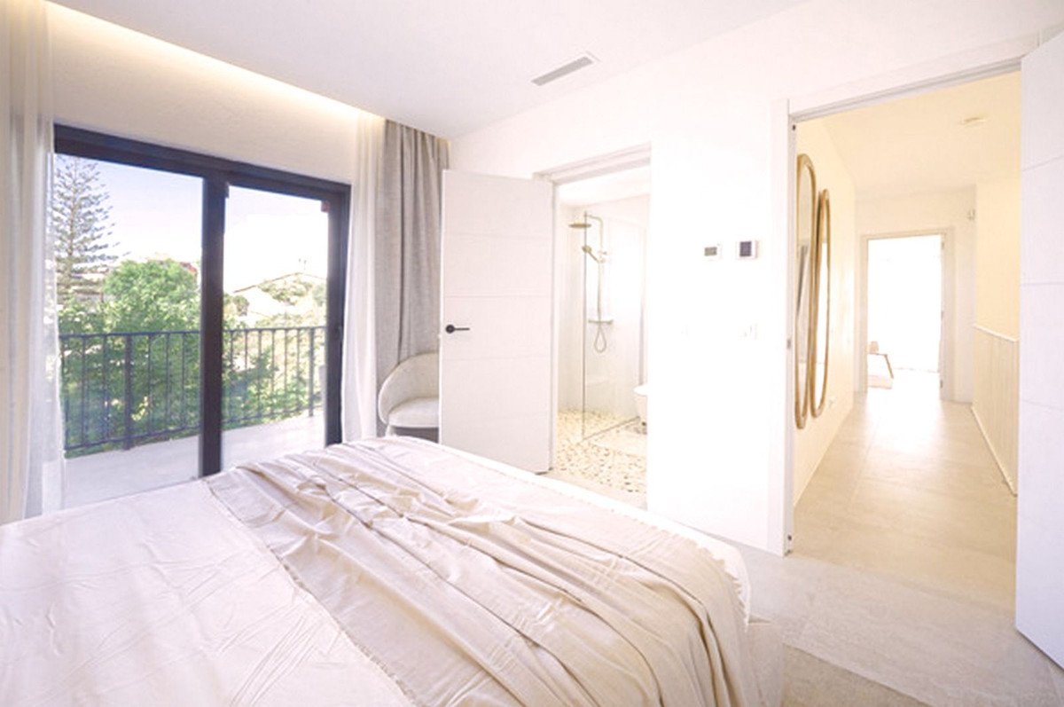 4 Bed Semi-Detached House in Los Pacos