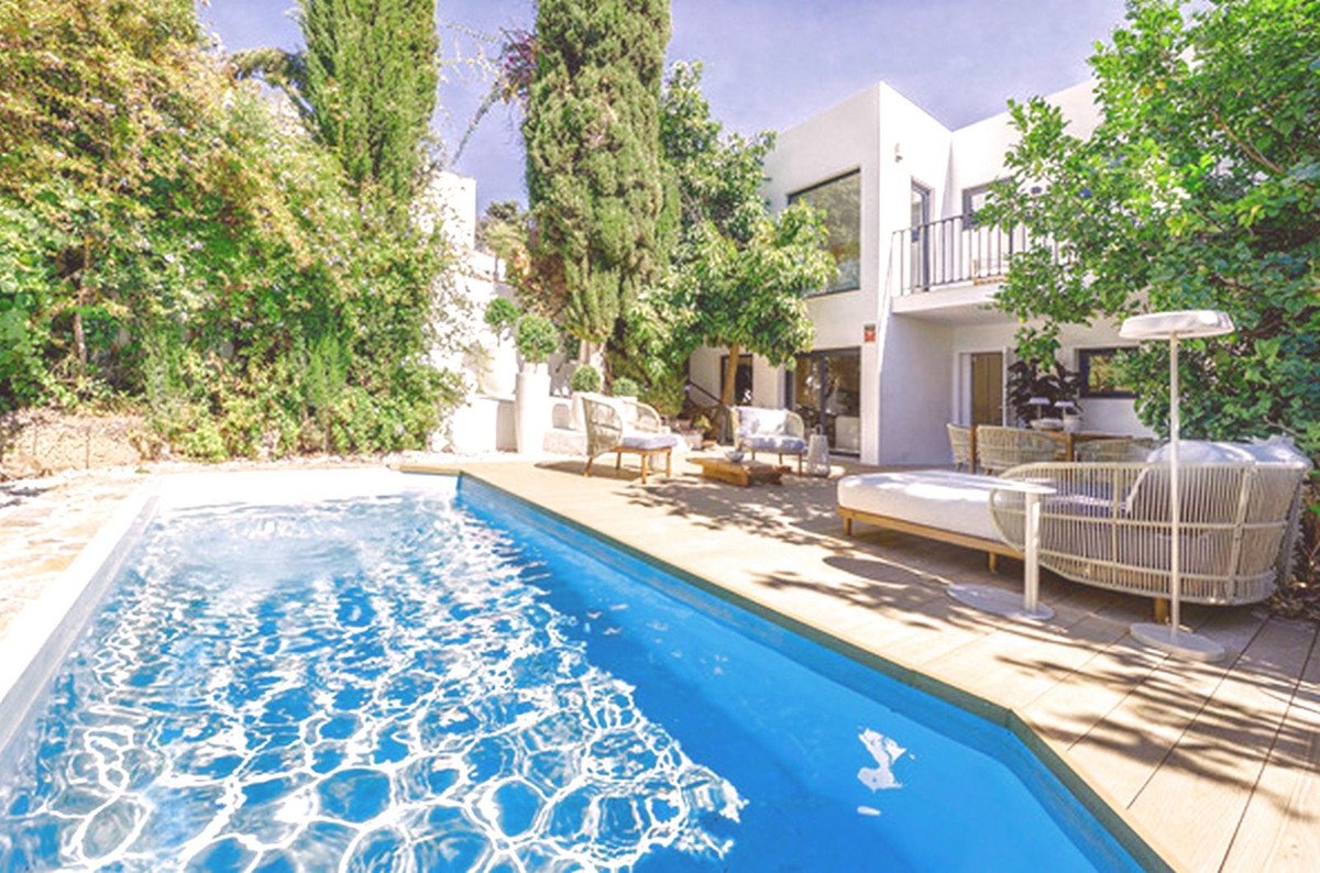 4 Bed Semi-Detached House in Los Pacos