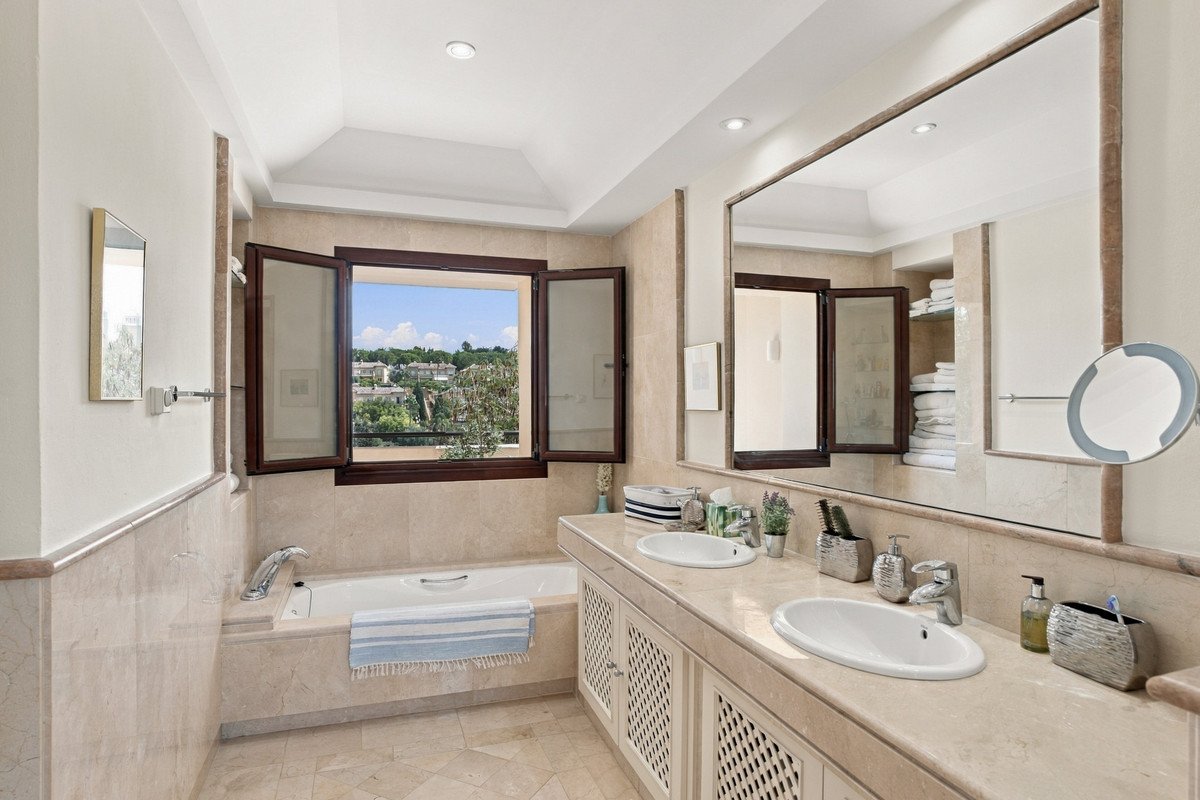 4 Bed Penthouse Duplex in Sotogrande Alto