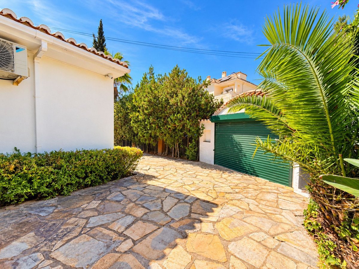 5 Bed Detached Villa in El Paraiso