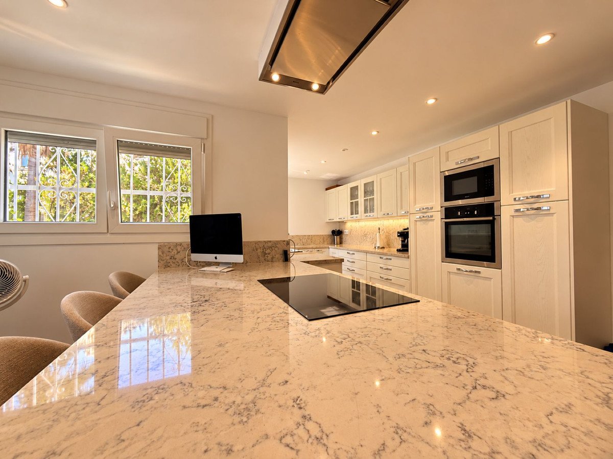 5 Bed Detached Villa in El Paraiso