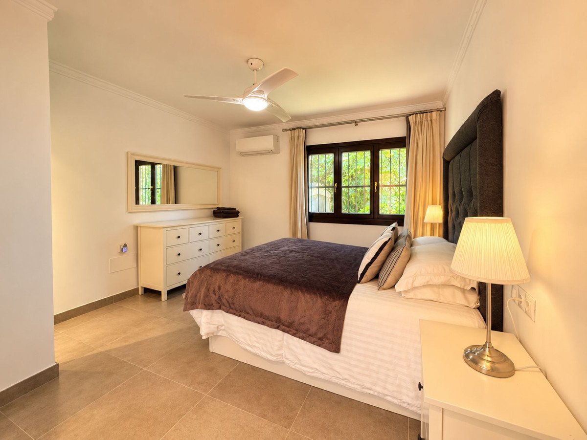 5 Bed Detached Villa in El Paraiso