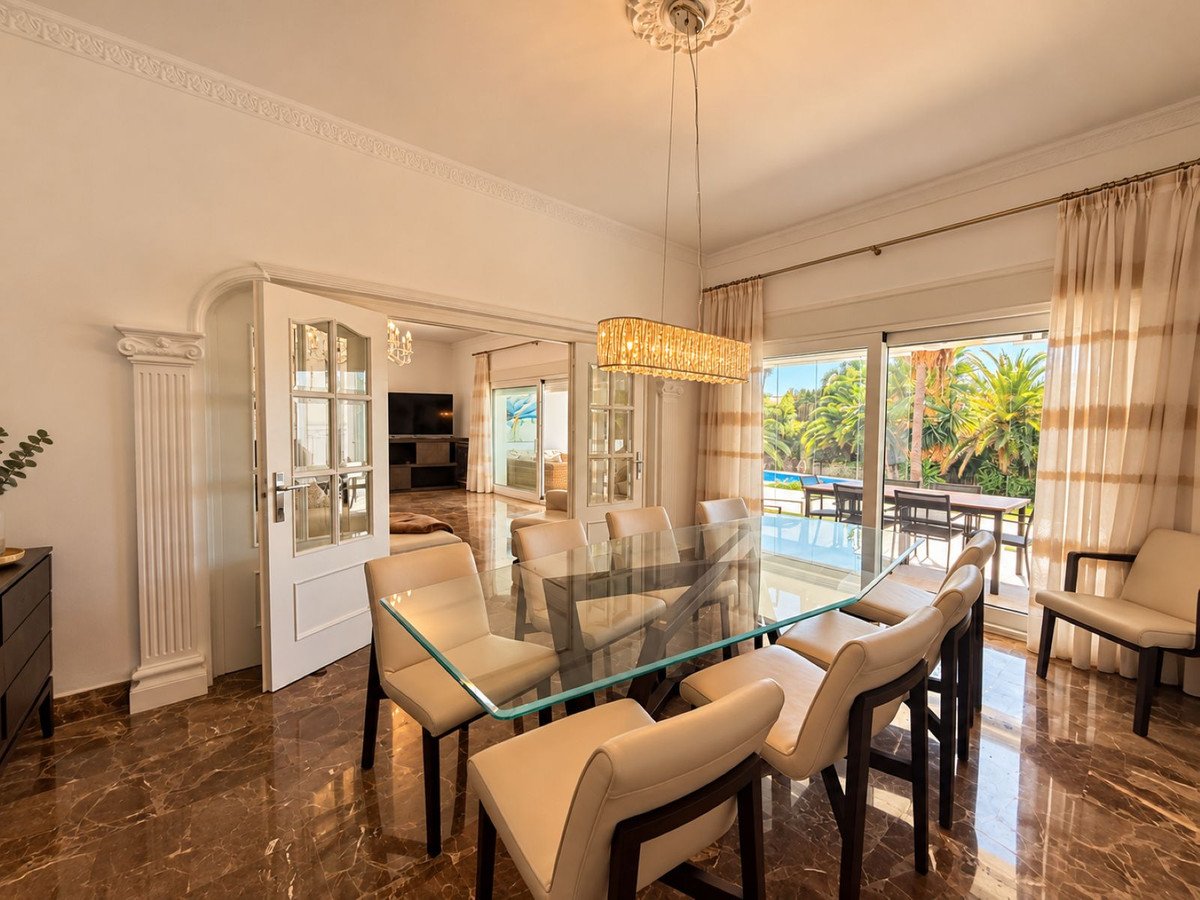 5 Bed Detached Villa in El Paraiso