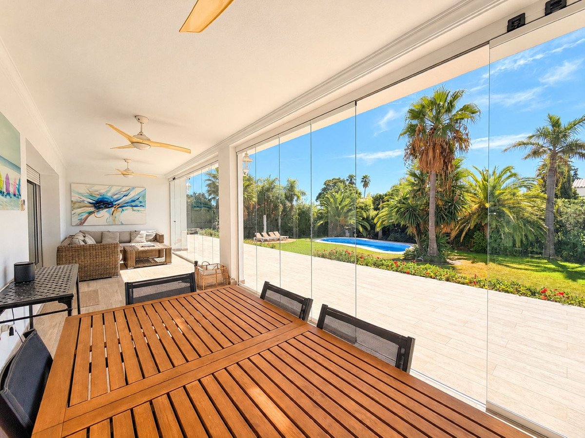 5 Bed Detached Villa in El Paraiso