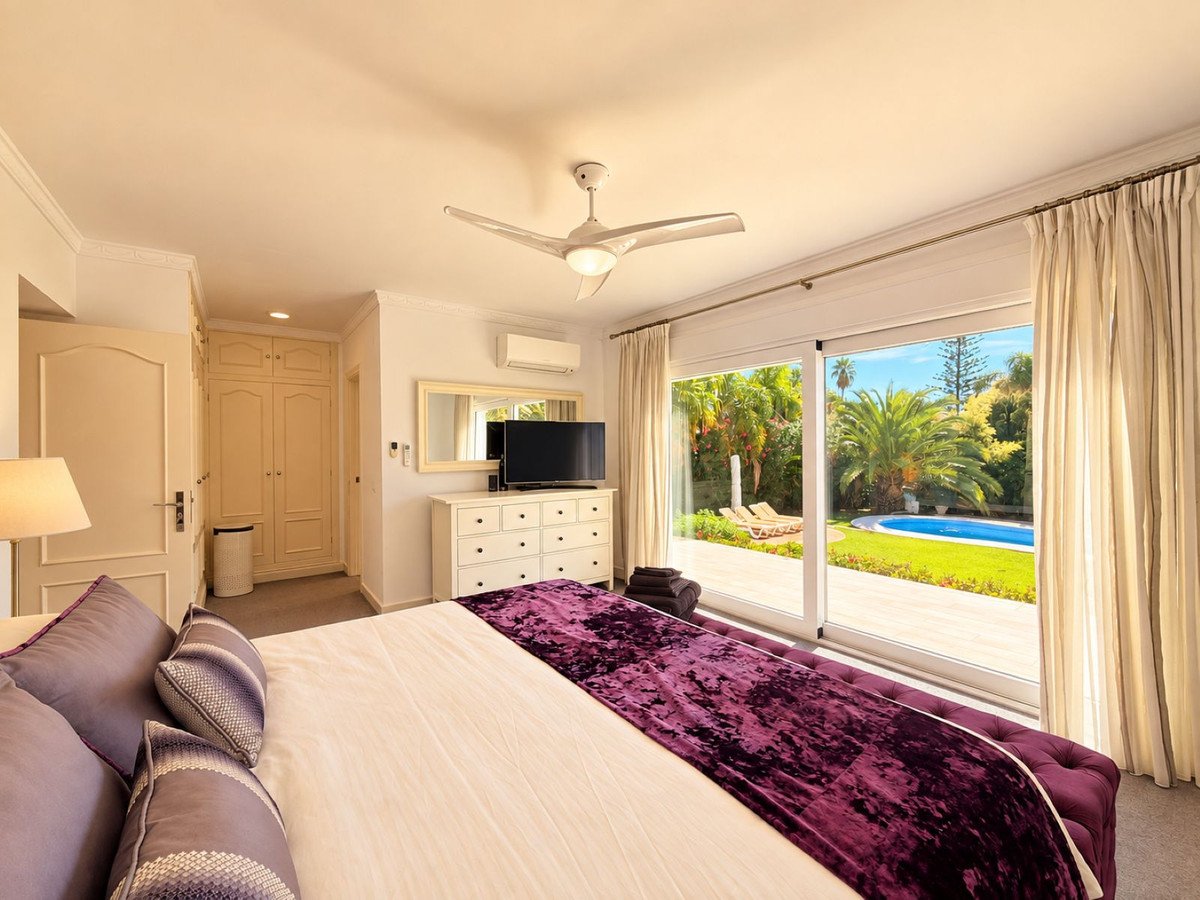 5 Bed Detached Villa in El Paraiso