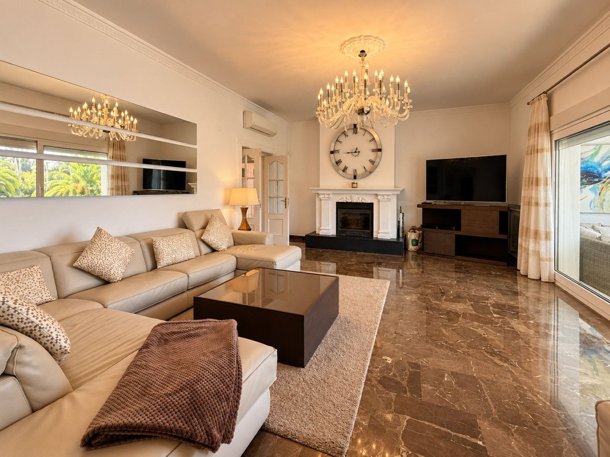5 Bed Detached Villa in El Paraiso