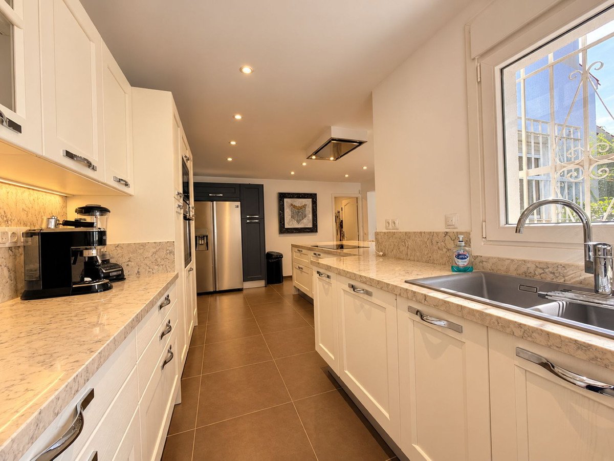 5 Bed Detached Villa in El Paraiso