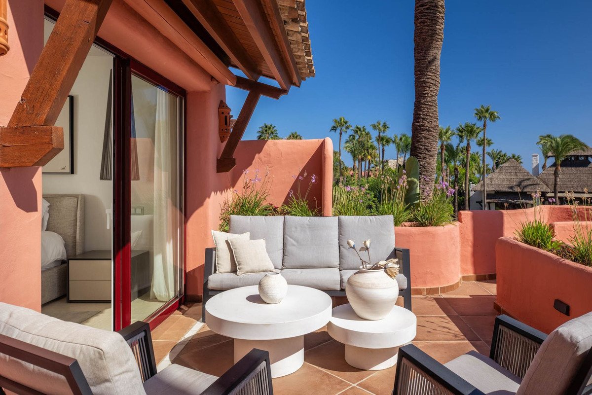 3 Bed Middle Floor Apartment in Estepona