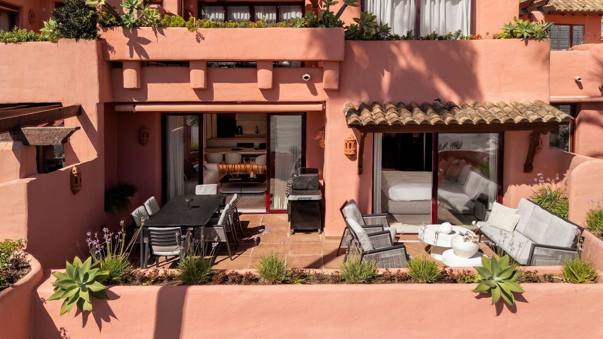 3 Bed Middle Floor Apartment in Estepona