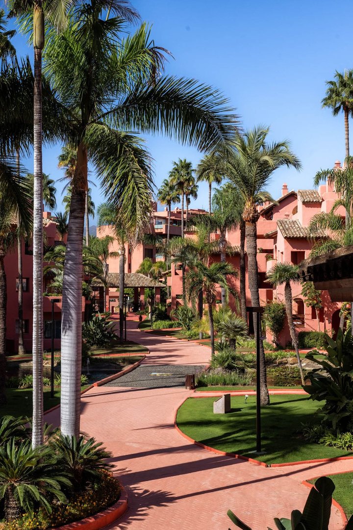 3 Bed Middle Floor Apartment in Estepona