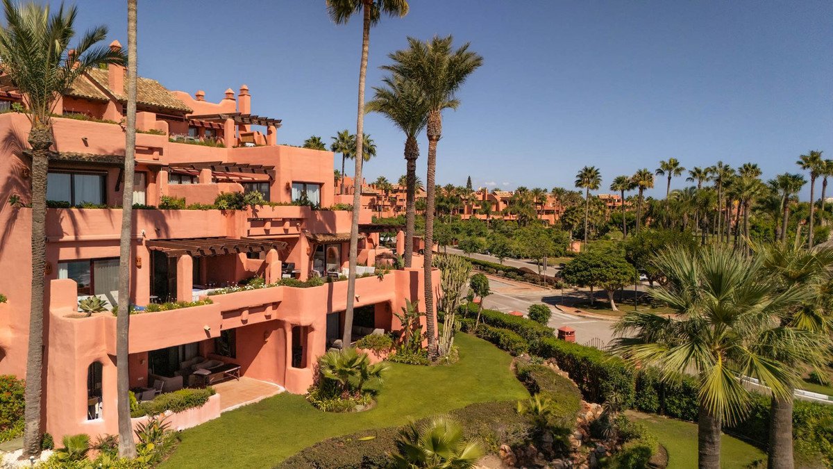 3 Bed Middle Floor Apartment in Estepona