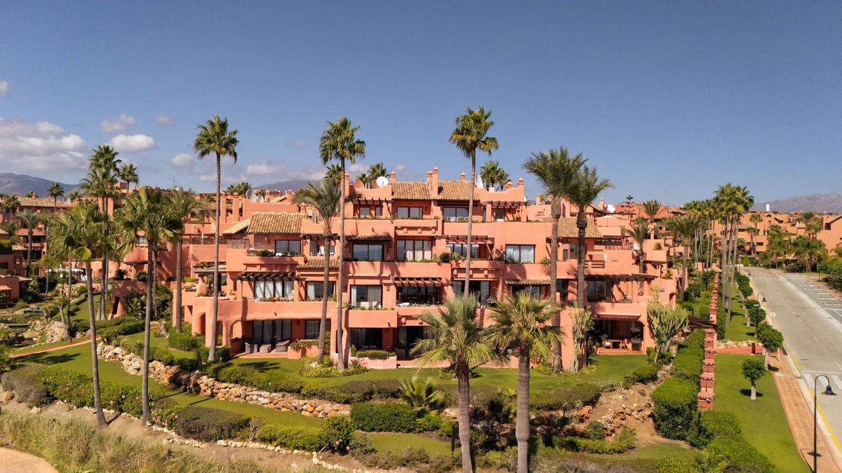 3 Bed Middle Floor Apartment in Estepona