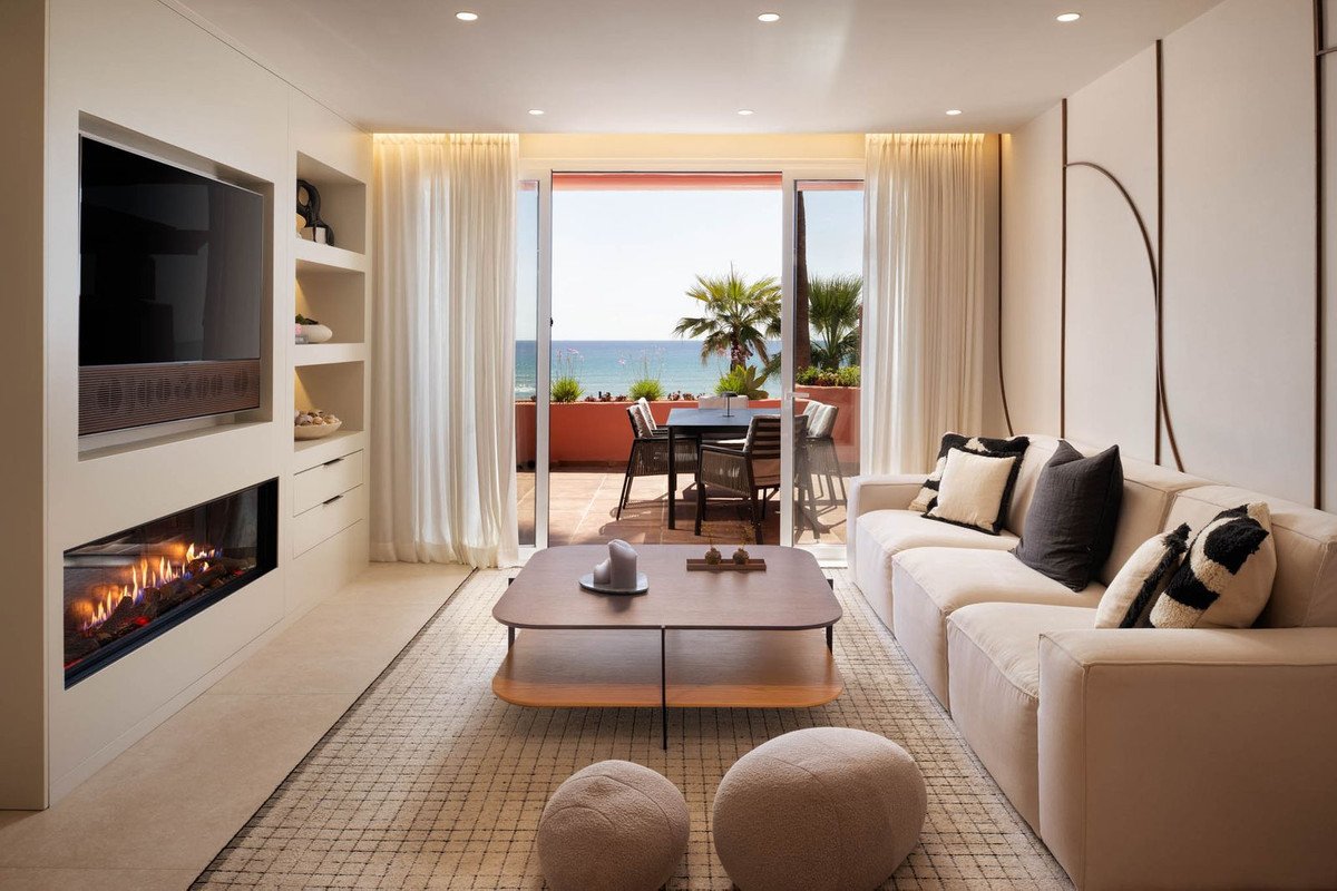 3 Bed Middle Floor Apartment in Estepona