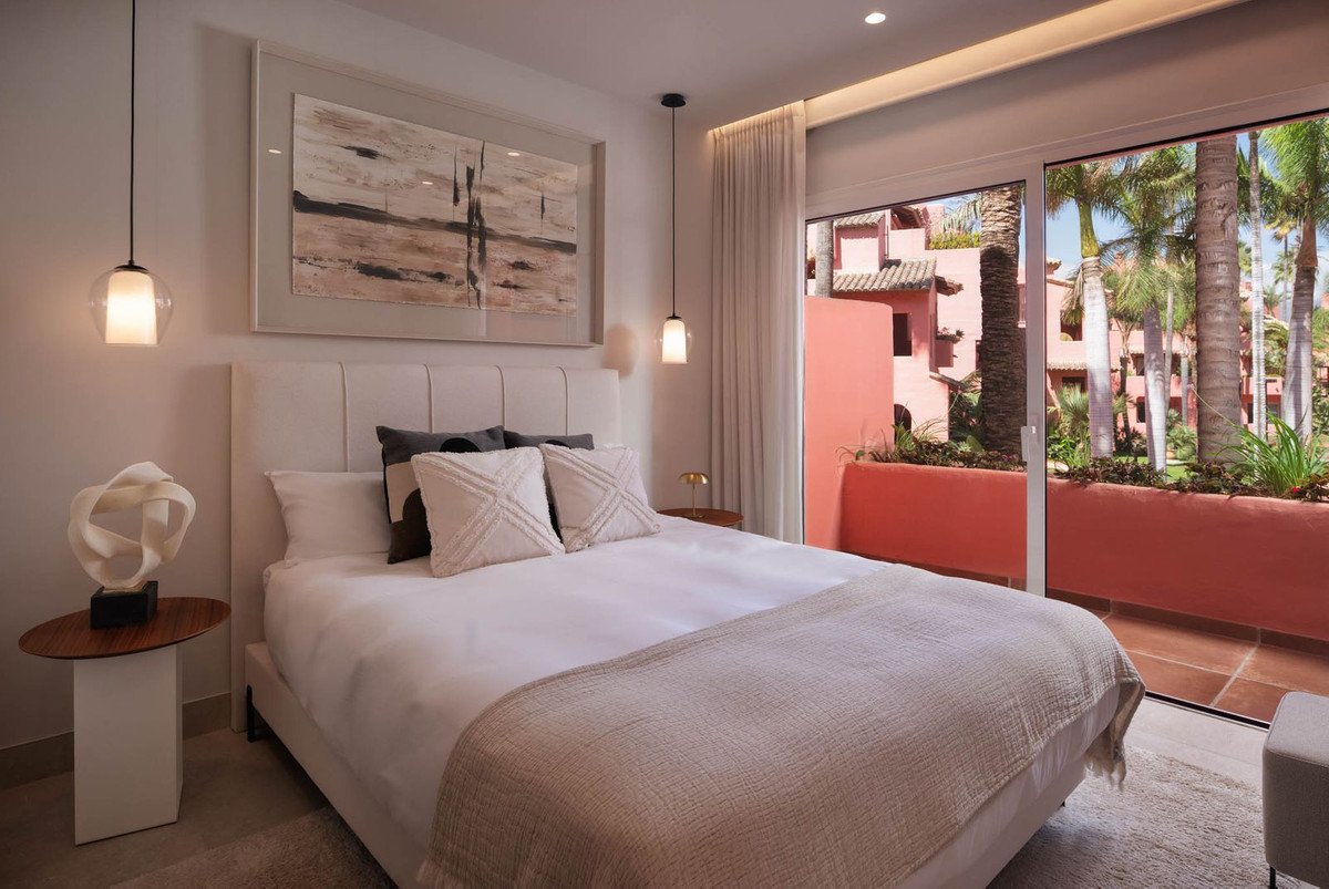 3 Bed Middle Floor Apartment in Estepona