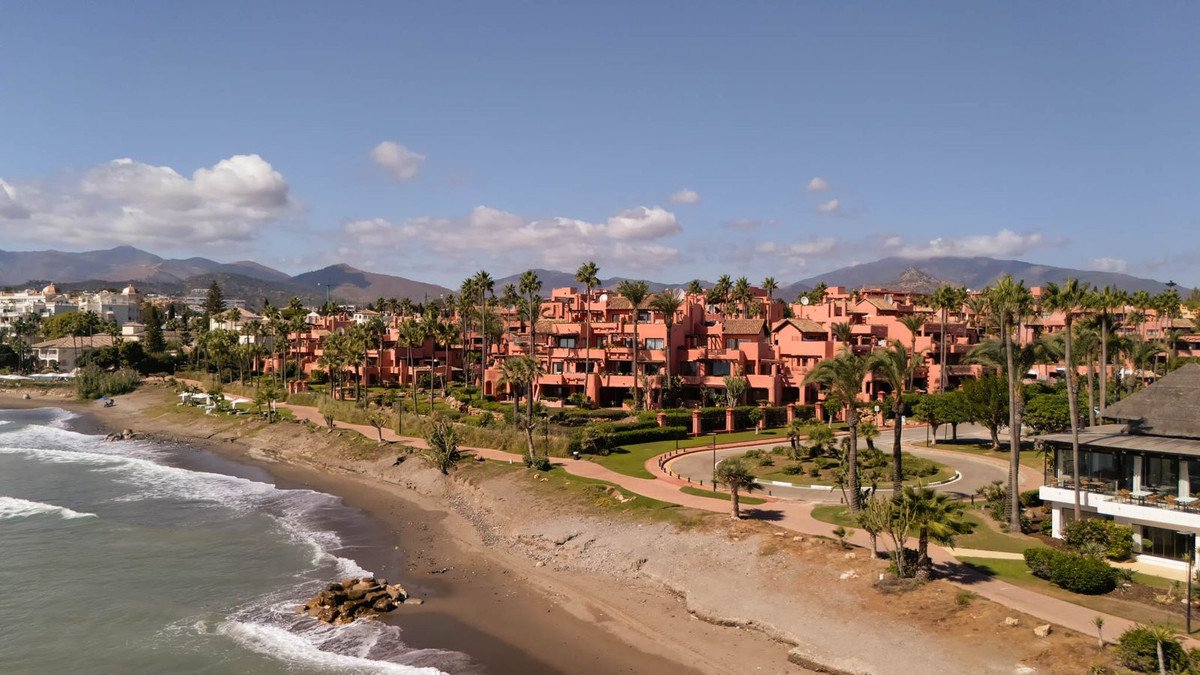 3 Bed Middle Floor Apartment in Estepona