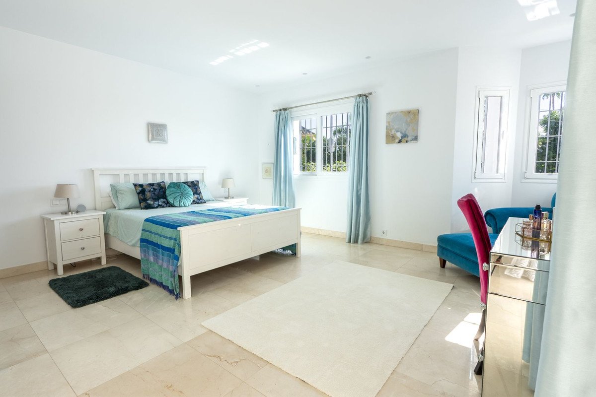 5 Bed Detached Villa in El Rosario