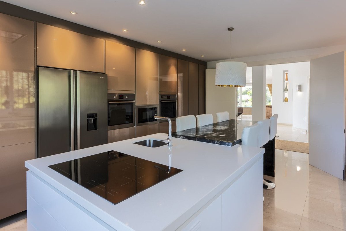 5 Bed Detached Villa in El Rosario