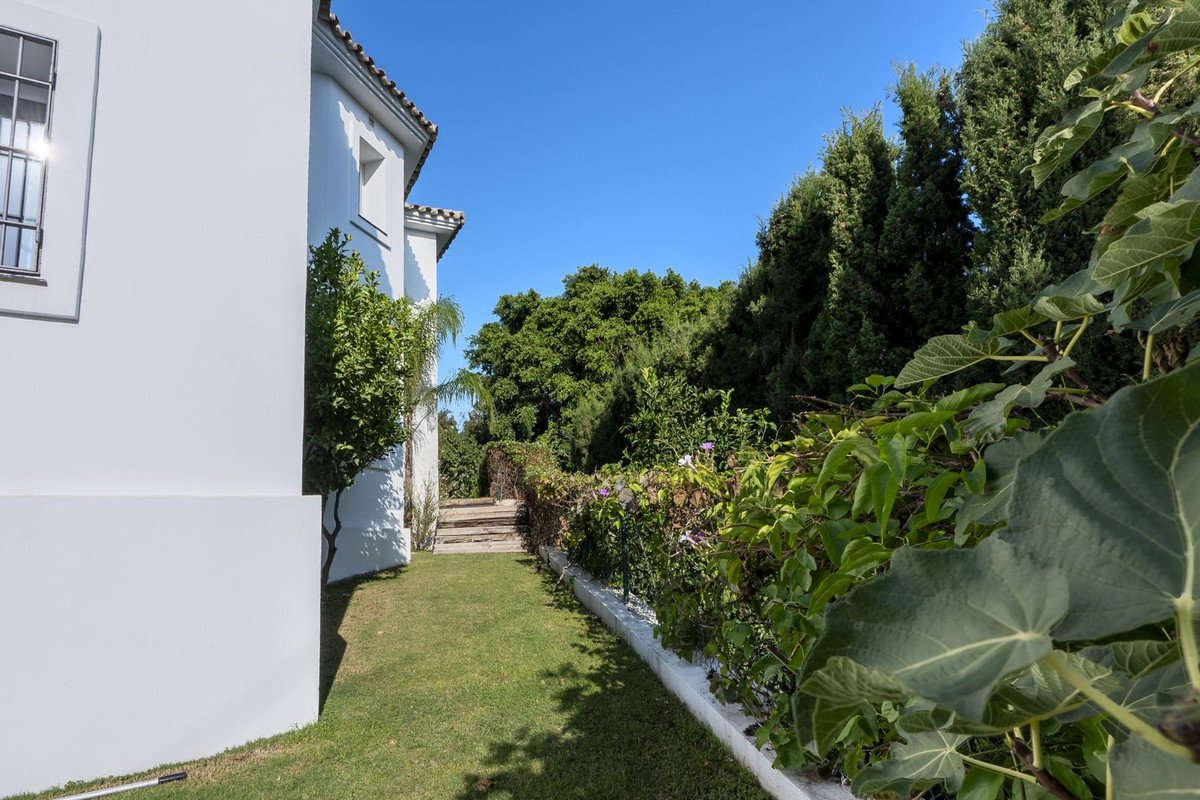 5 Bed Detached Villa in El Rosario