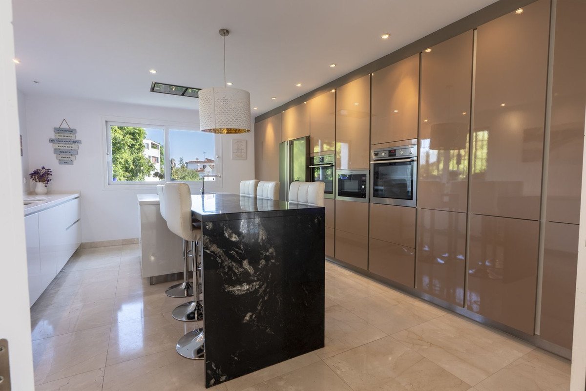 5 Bed Detached Villa in El Rosario