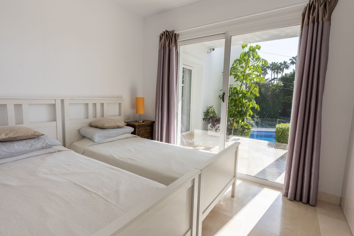 5 Bed Detached Villa in El Rosario