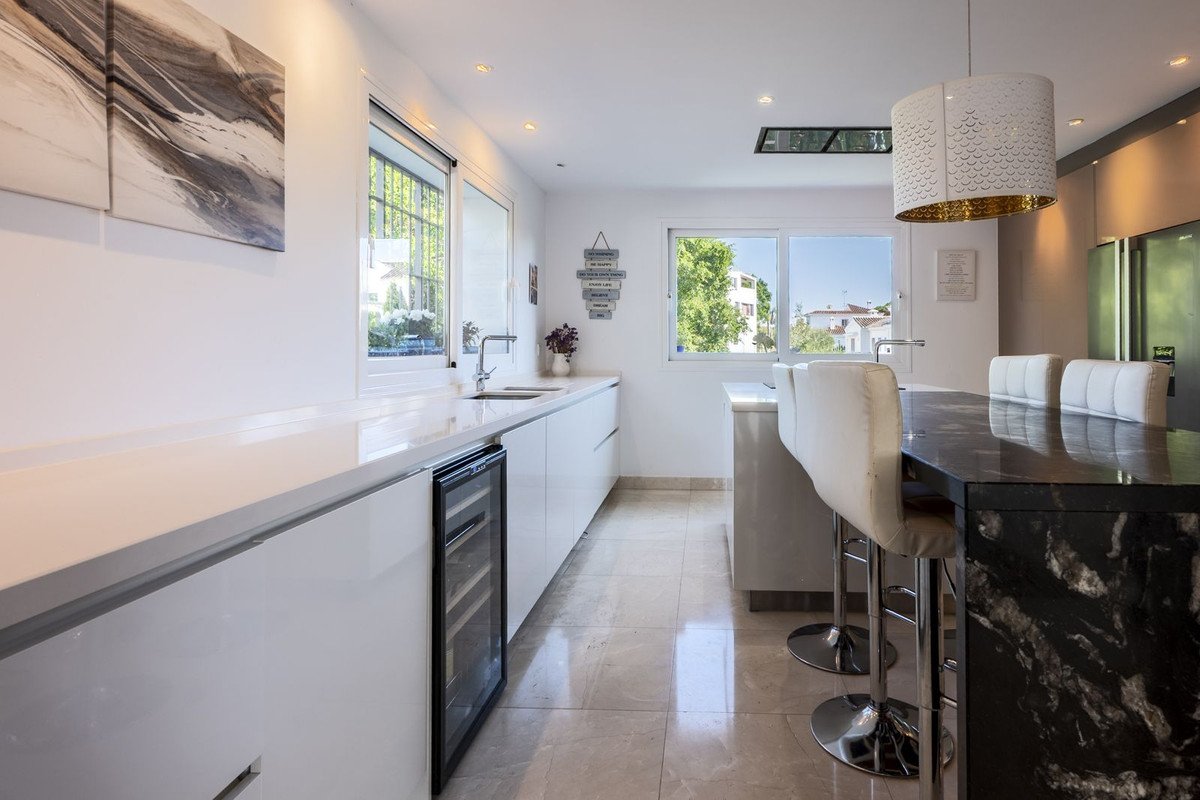 5 Bed Detached Villa in El Rosario