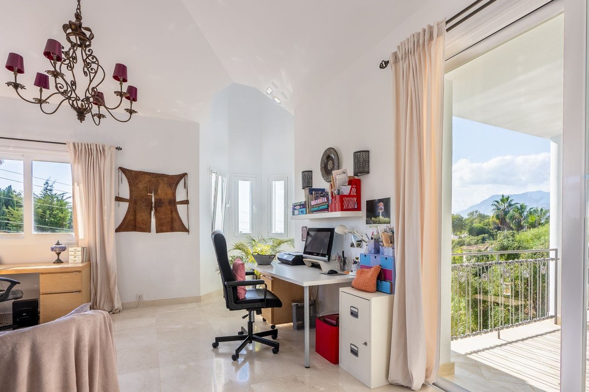 5 Bed Detached Villa in El Rosario