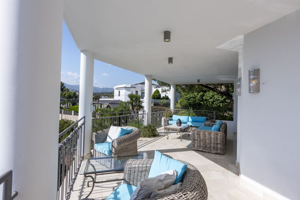 5 Bed Detached Villa in El Rosario