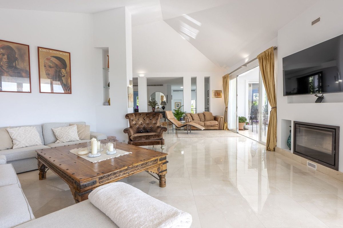 5 Bed Detached Villa in El Rosario