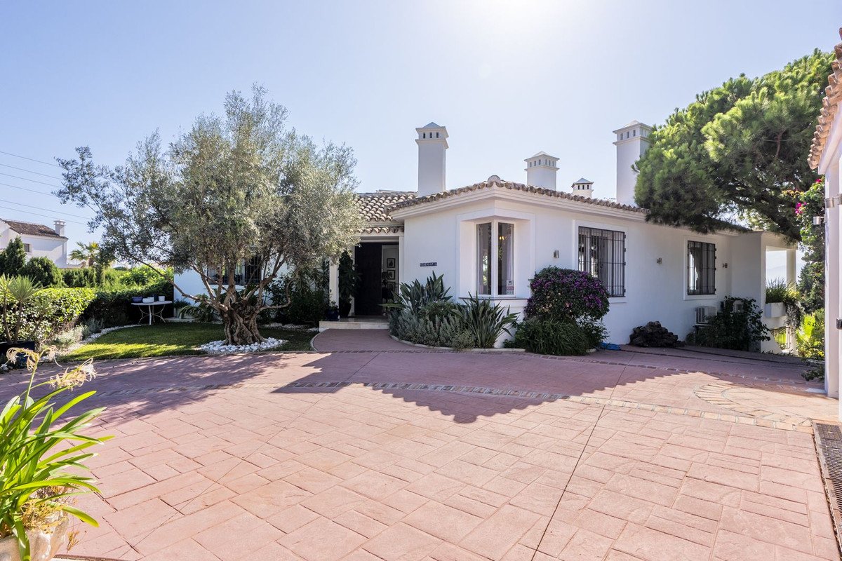 5 Bed Detached Villa in El Rosario