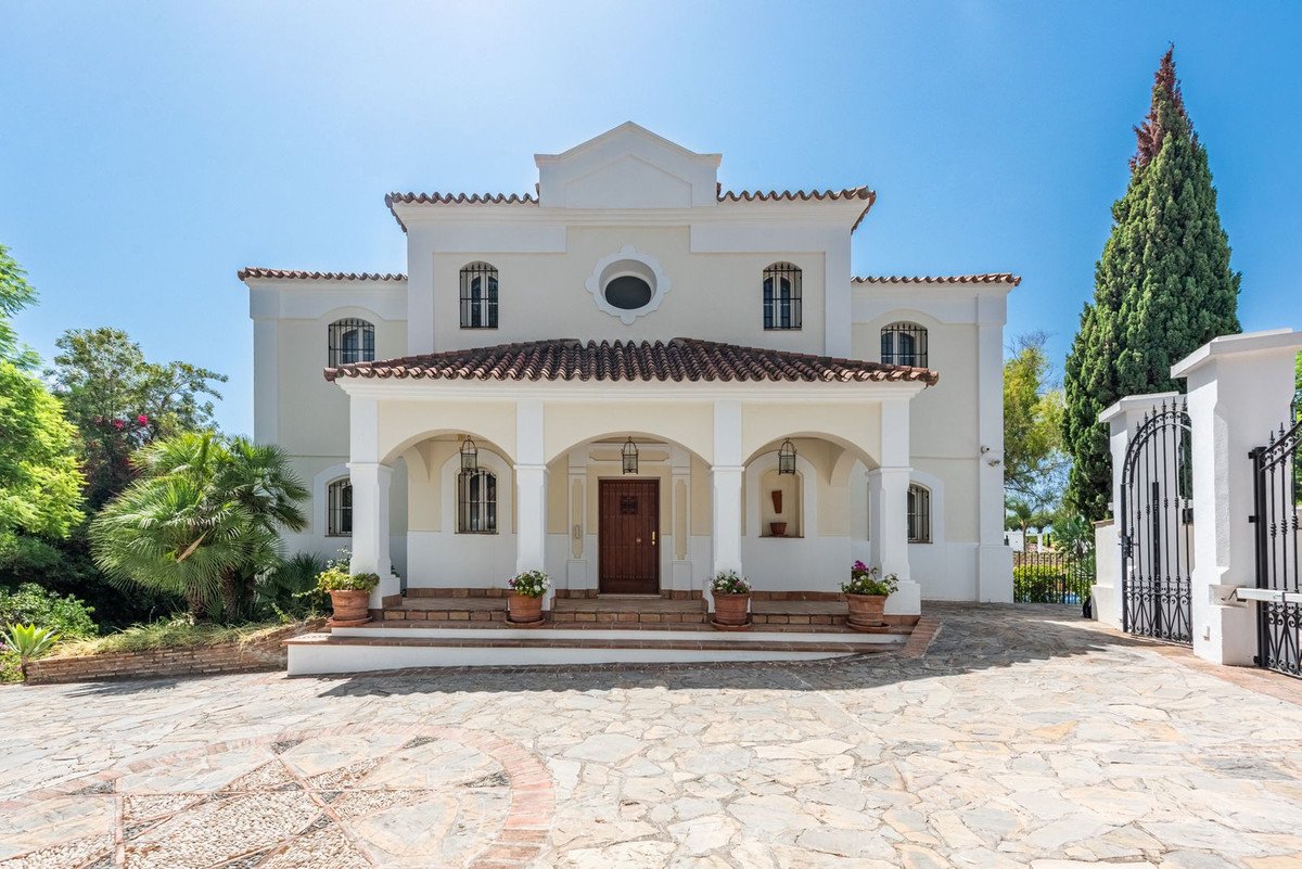 5 Bed Detached Villa in Nueva Andalucía