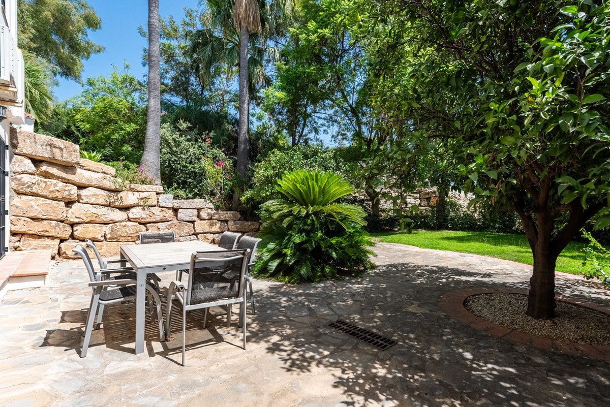 5 Bed Detached Villa in Nueva Andalucía