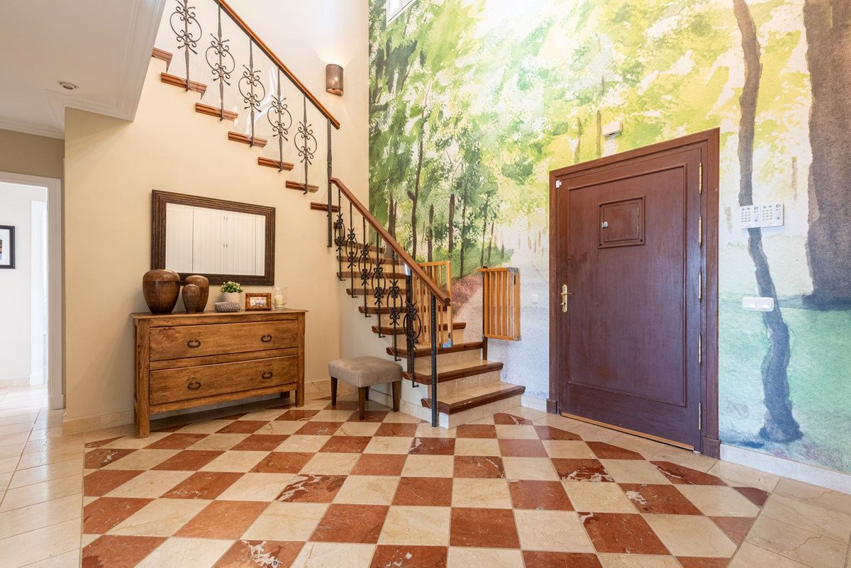5 Bed Detached Villa in Nueva Andalucía